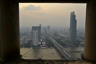 Illustration for article titled Inside Bangkok's Abandoned, Half-Finished Ghost Tower